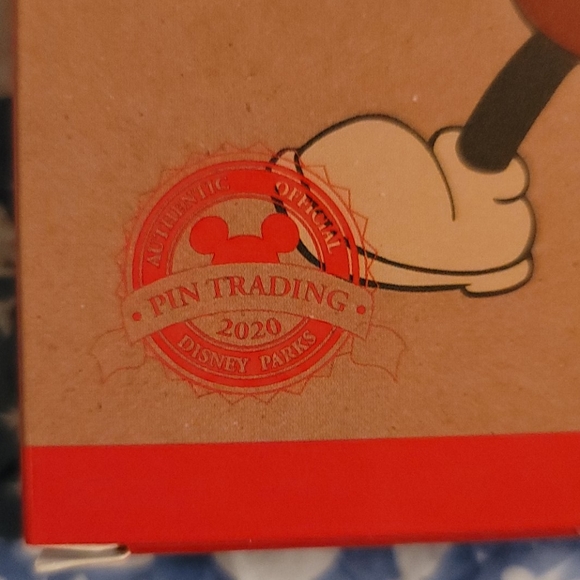 MICKEY MOUSE LIMITED EDITION PIN - Picture 4 of 4